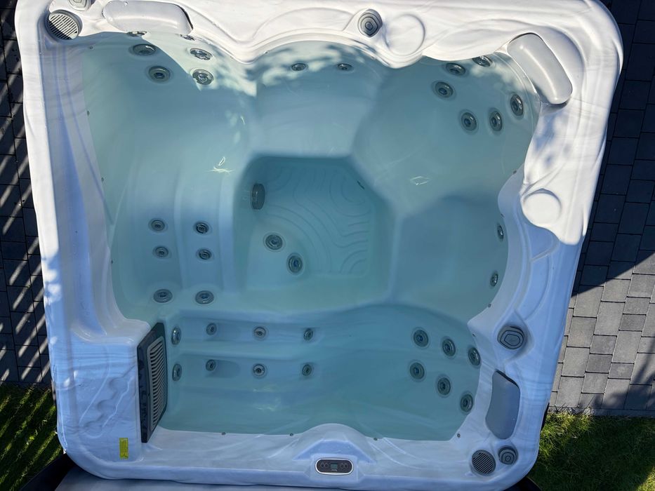Jacuzzi Wellis Pluto Całoroczne Balboa Wanna Spa