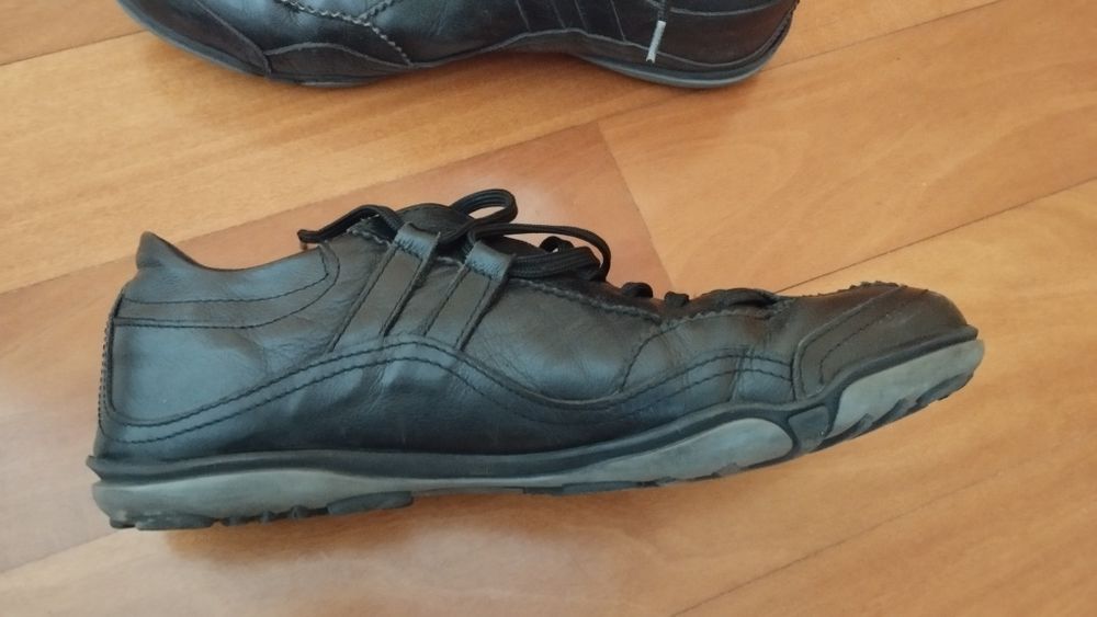 Sapatos como novos e sapatilha