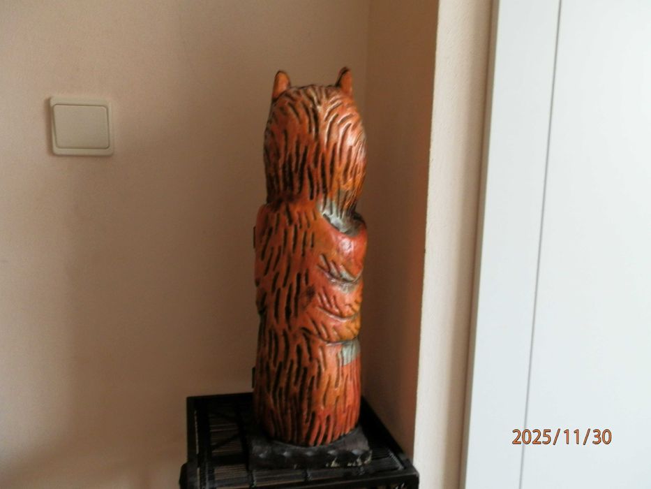 Mocho  esculpido  en Madeira  para guardar Garrafa