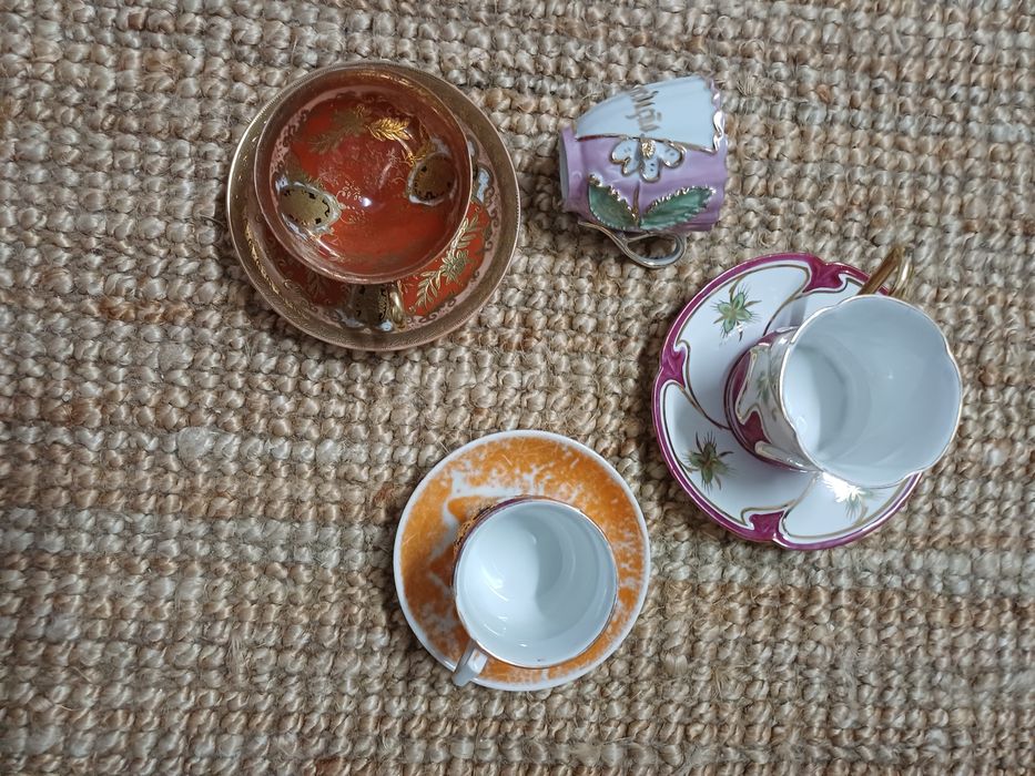 Várias chávenas de coleção