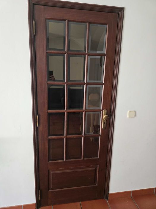 3 portas de madeira envidraçadas
