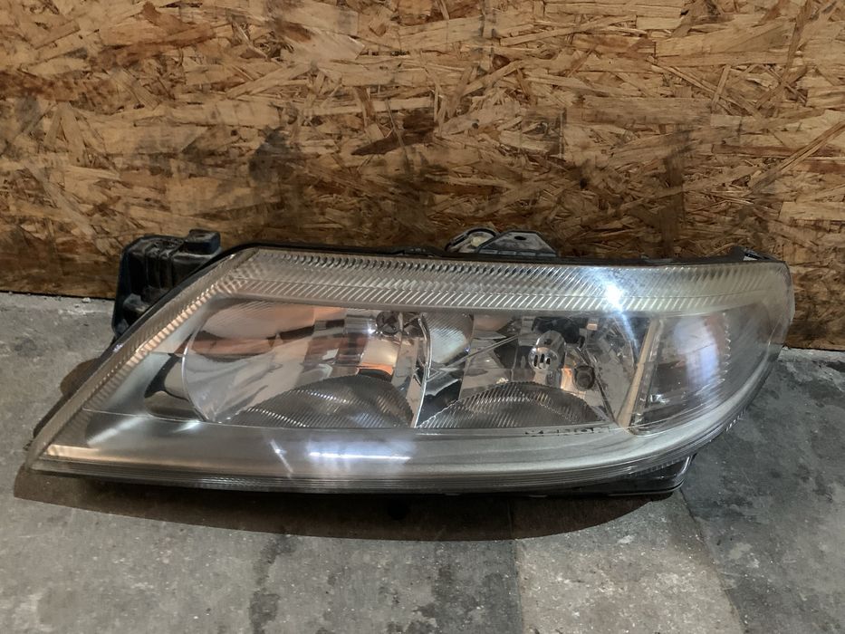 Farol otica lado esquerdo Renault Laguna xenon