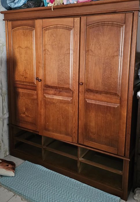 C=550€cama de casal pinho+cómoda c/espelho+roupeiro+2mesa de cabeceira