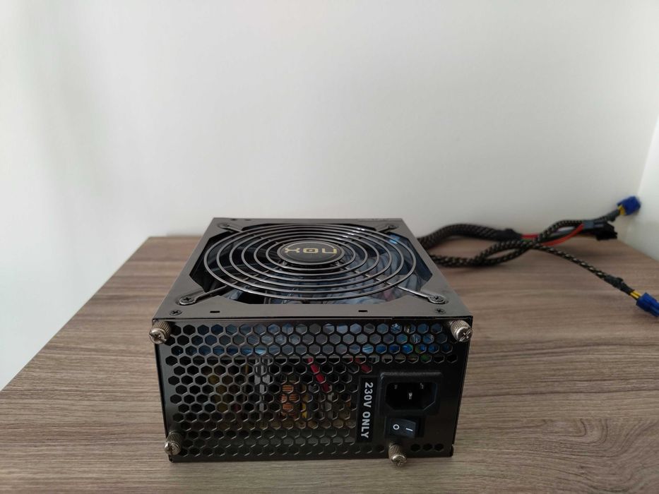 Fonte de alimentação NOX AT-750R14A