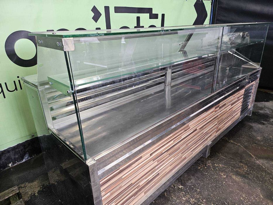 Vitrine refrigerada com 2,5m
