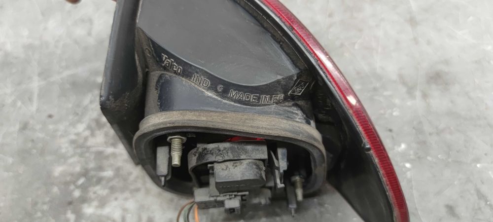 Renault Megane 1 I Sedan Lampa Lewa Tył Lewa Tylna W Błotnik