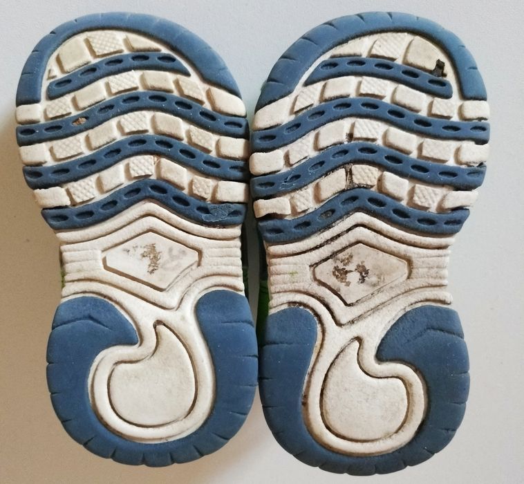 Sandałki zielone F＆F rozmiar 20 (4) długość wewnętrzna 12,5 cm