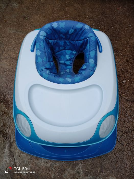 Voador em estado razoável tem algumas marcas de uso.