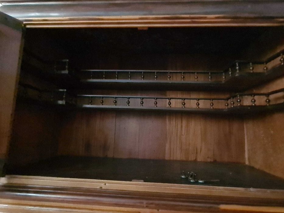 Armário copeiro de dois corpos
