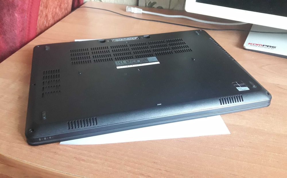 Dell Latitude E5470 / Intel i5-6200U / Ram 4GB / SSD 256GB / Win10
