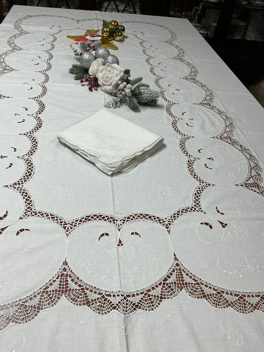 Toalha bordada a mao com rendas de bilros