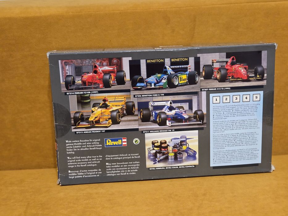 Revell 07215 McLaren Mercedes MP 4/12 1:24 F1