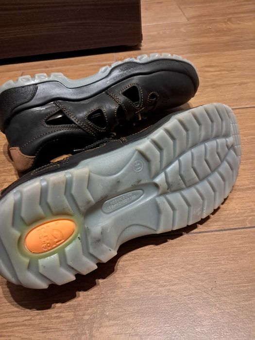 Buty, obuwie, sandały robocze - ochronne
