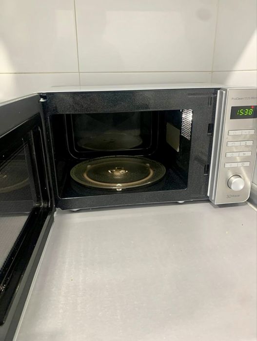 Micro-ondas Cecotec ProClean 5120 com Grill – Semi-novo, em aço inox!