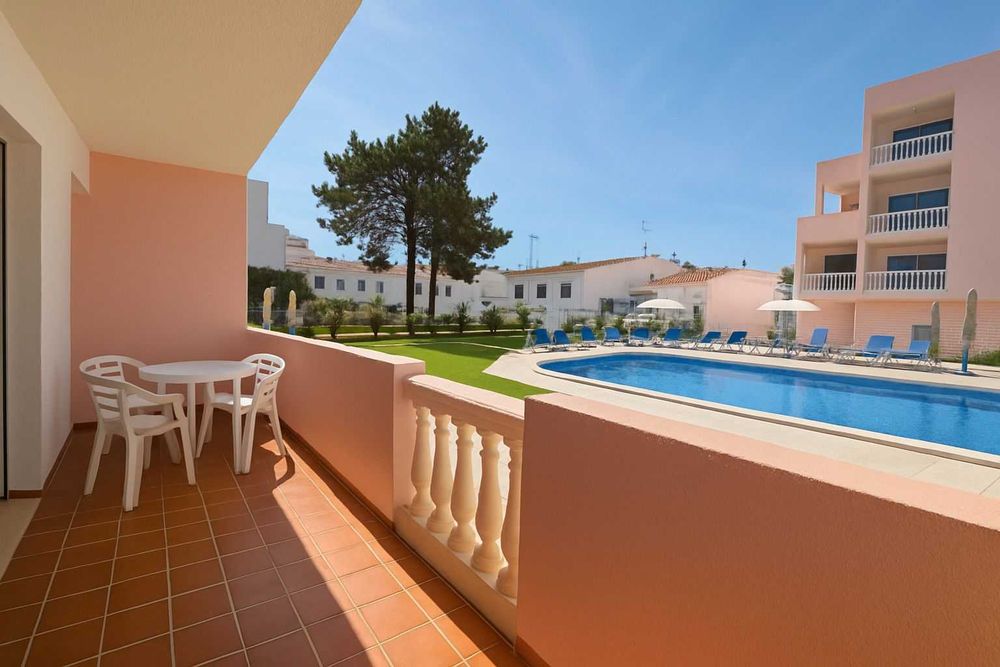 2 Apartamentos + Garagem Box no Condomínio Parque dos Reis - Monte Gordo