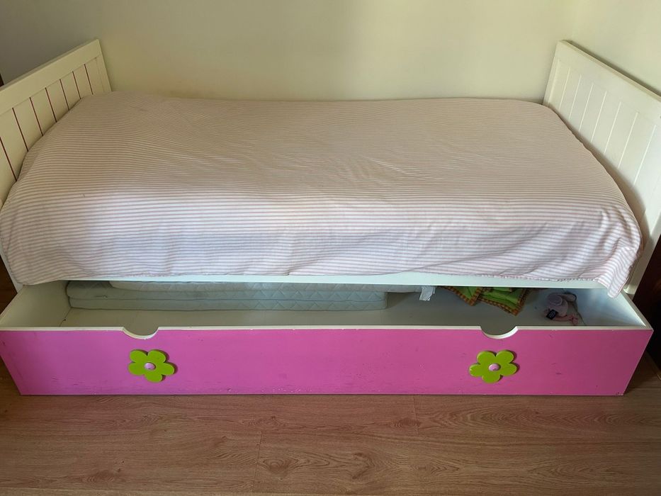 Cama de criança com gavetão