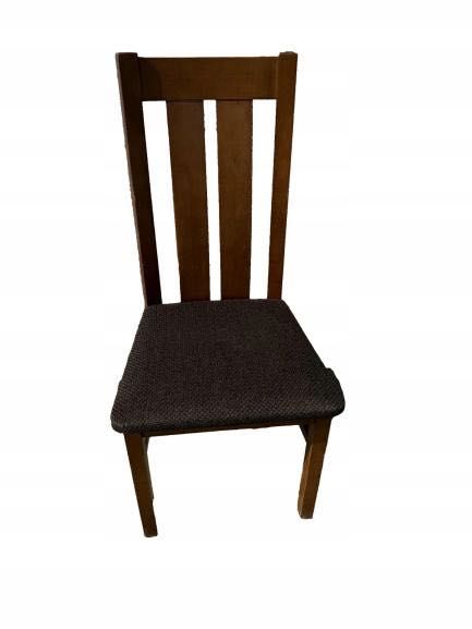 Solidne krzesła drewniane