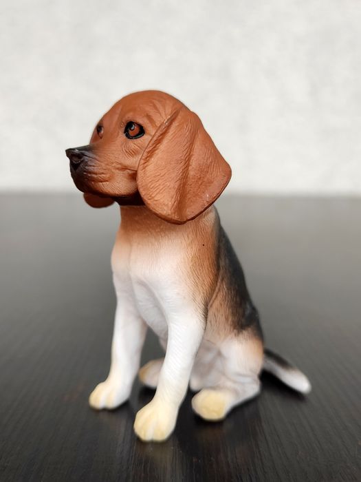 Figurka psa Beagle.