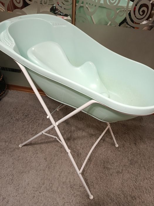 Автокрісло . Матрасик . Ванночка