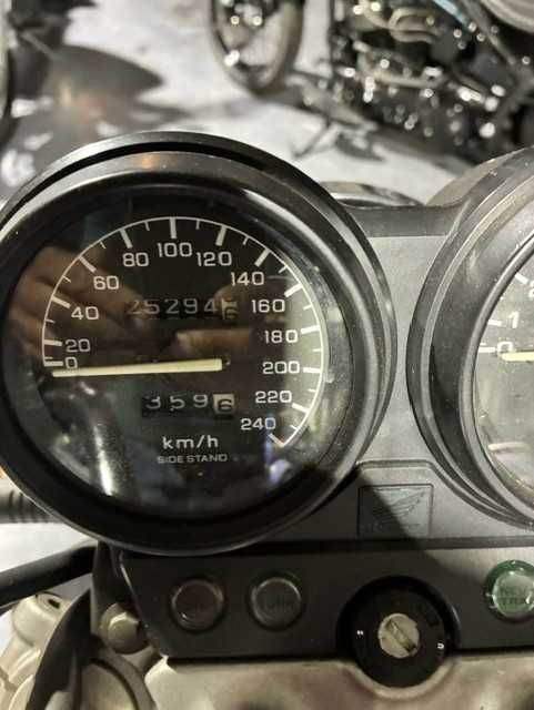 Honda CB750 Seven Fifty (1992) – Clássica Nacional com poucos quilometros