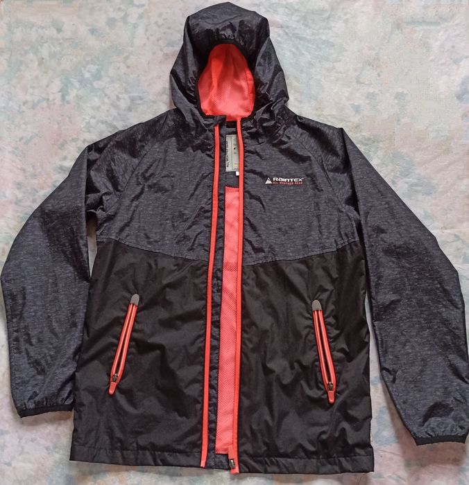 Крута спортивна вітрівка від C&A