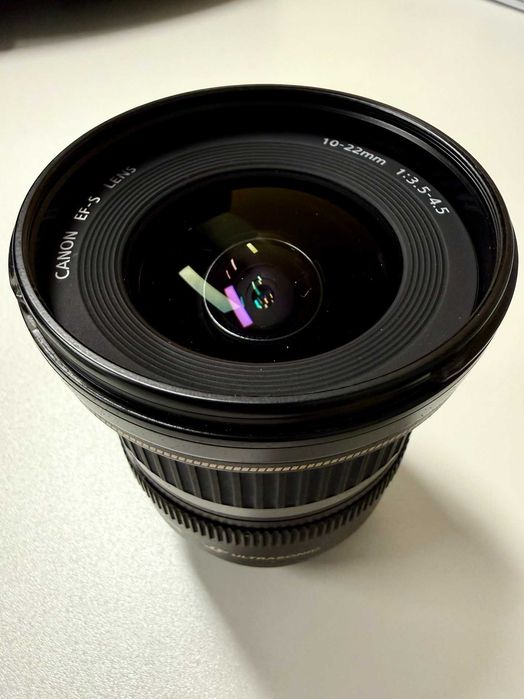 Canon EF-S 10-22mm f/3.5-4.5 USM + EW-83E + filtro Kenko 77mm