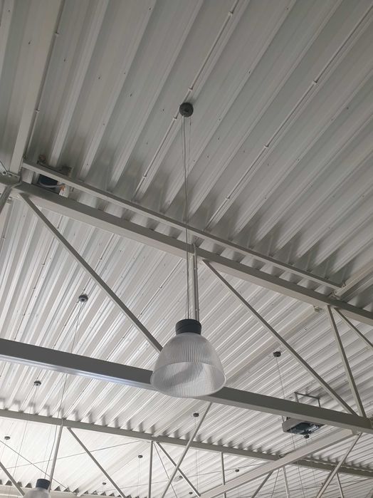 Lampa przemysłowa wisząca z żarówką, klosz