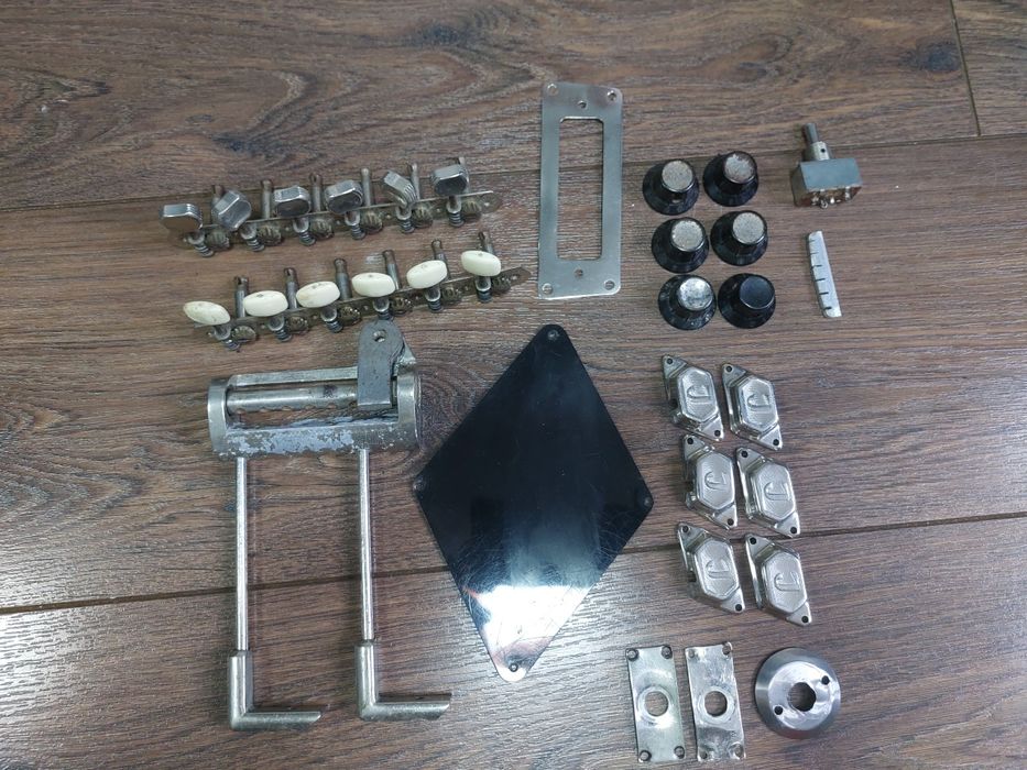 Комплектуючі для електрогітар Jolana