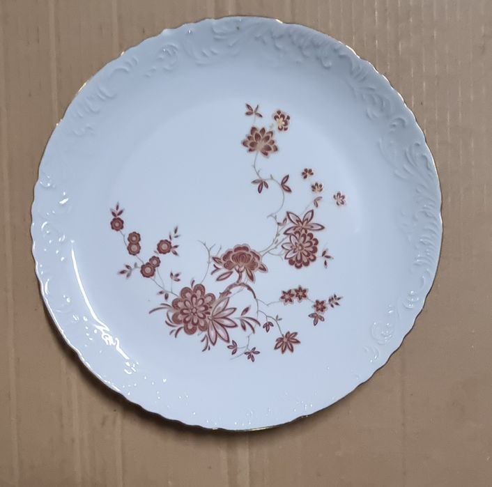 Pratos  antigo em porcelana