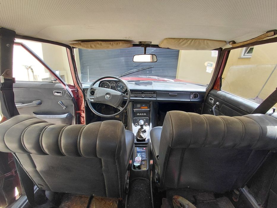 Mercedes-Benz W115 220D – 1977