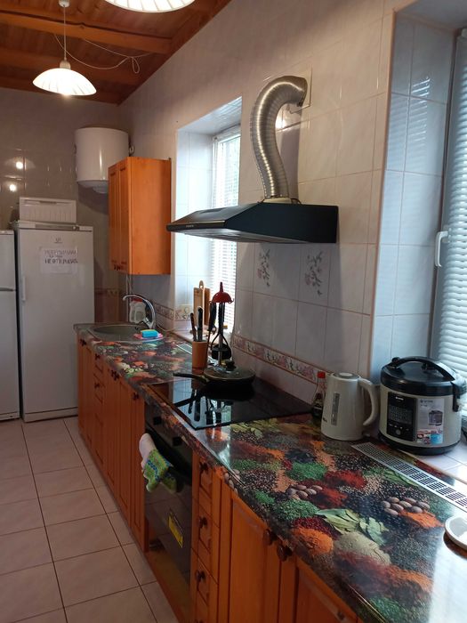 Аренда дома посуточно.Беседки, зал, мангал, бассейн,ландшафт, стадион