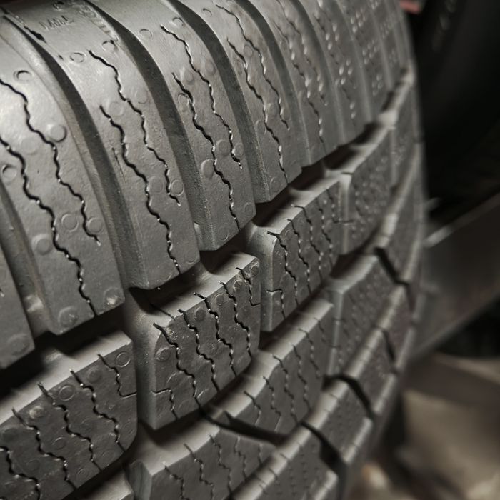 225/55/16 Continental Winter z 2024 roku
