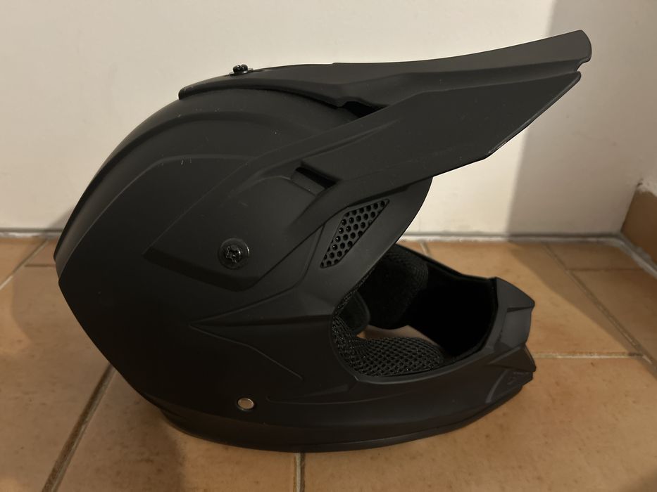 Capacete usado apenas 4 vezes