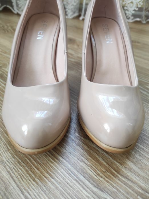 Туфлі лакові жіночі