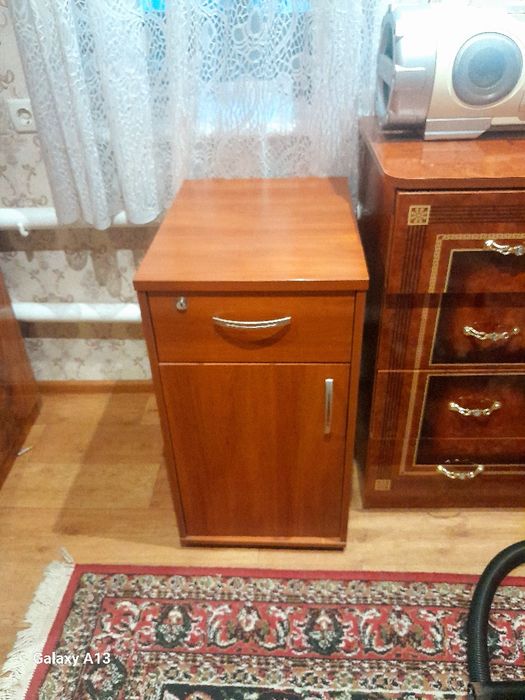 тумбочка маленька