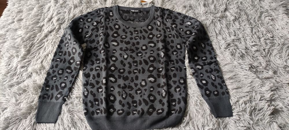 Nowe  Sweterki damskie  Tom & Rose  różne rozmiary po 6 zl