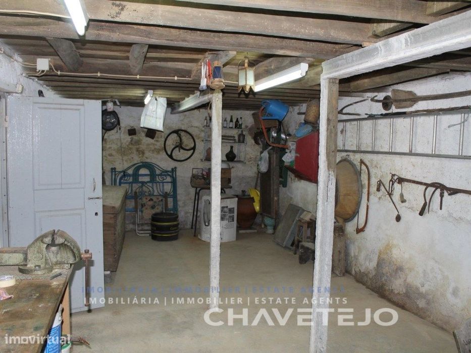 Casa de campo rústica com terreno em local tranquilo a poucos km do...