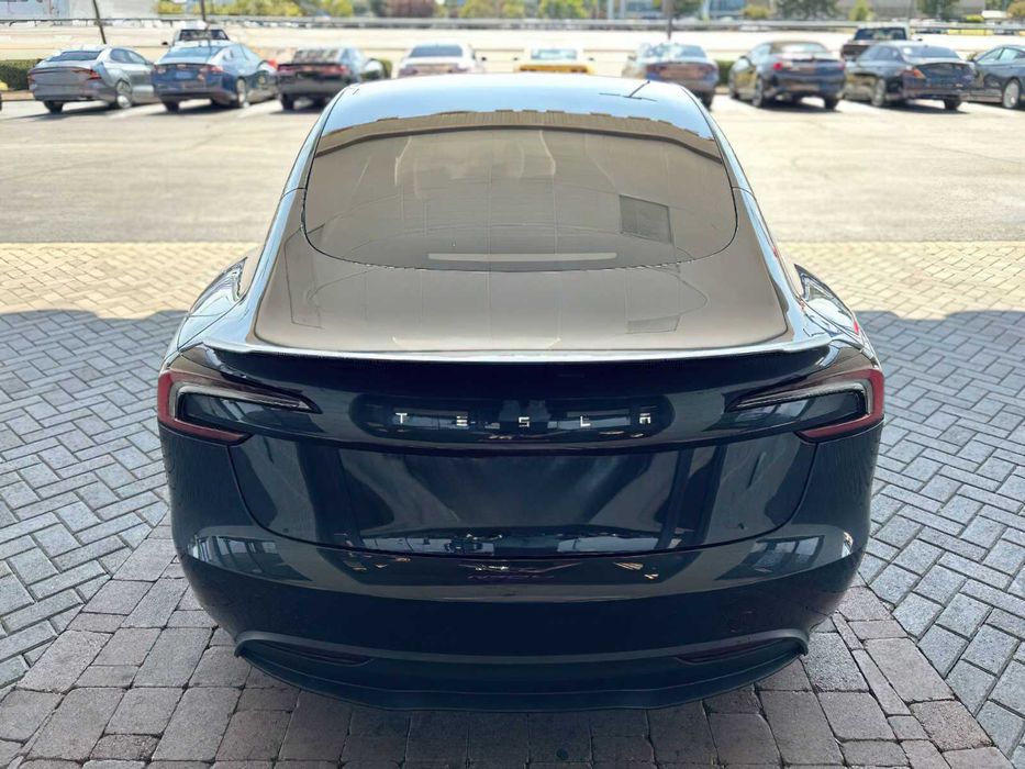 Tesla Model 3      2025