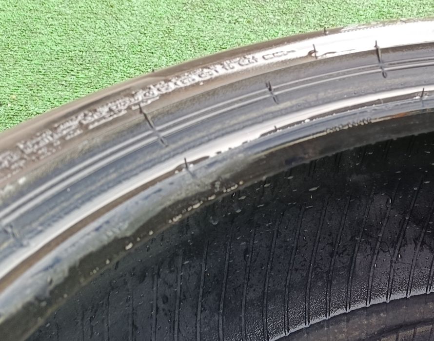 Dois Pneus usados da Bridgestone