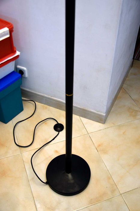 Candeeiro de Pé Preto Vintage