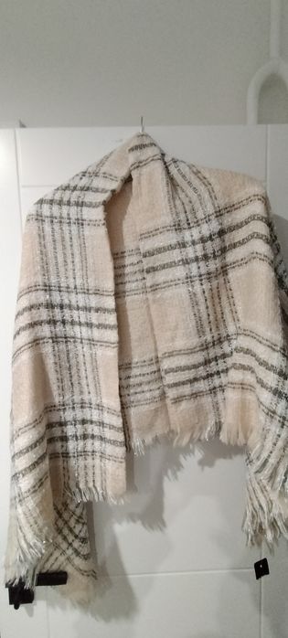 Chusta beżowa w grafitowe wzory