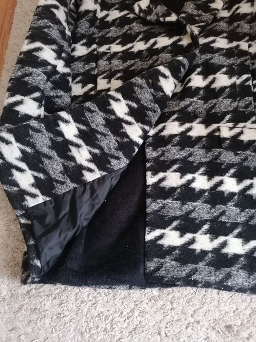 Czarno-Biały płaszcz.