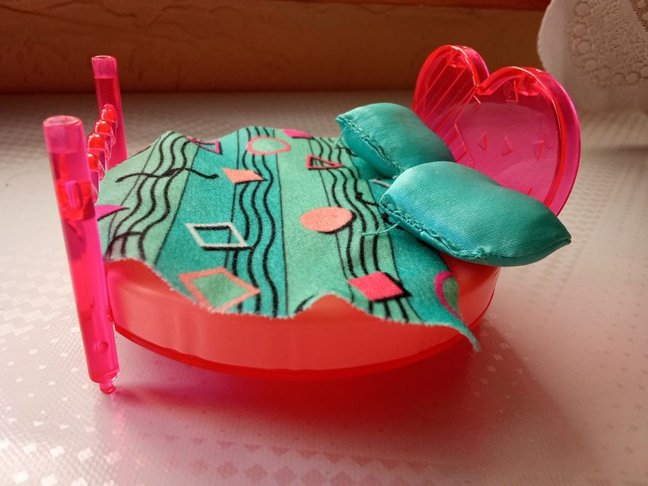 Ліжко для лялечок лол кругле з сердечком подушки ковдра