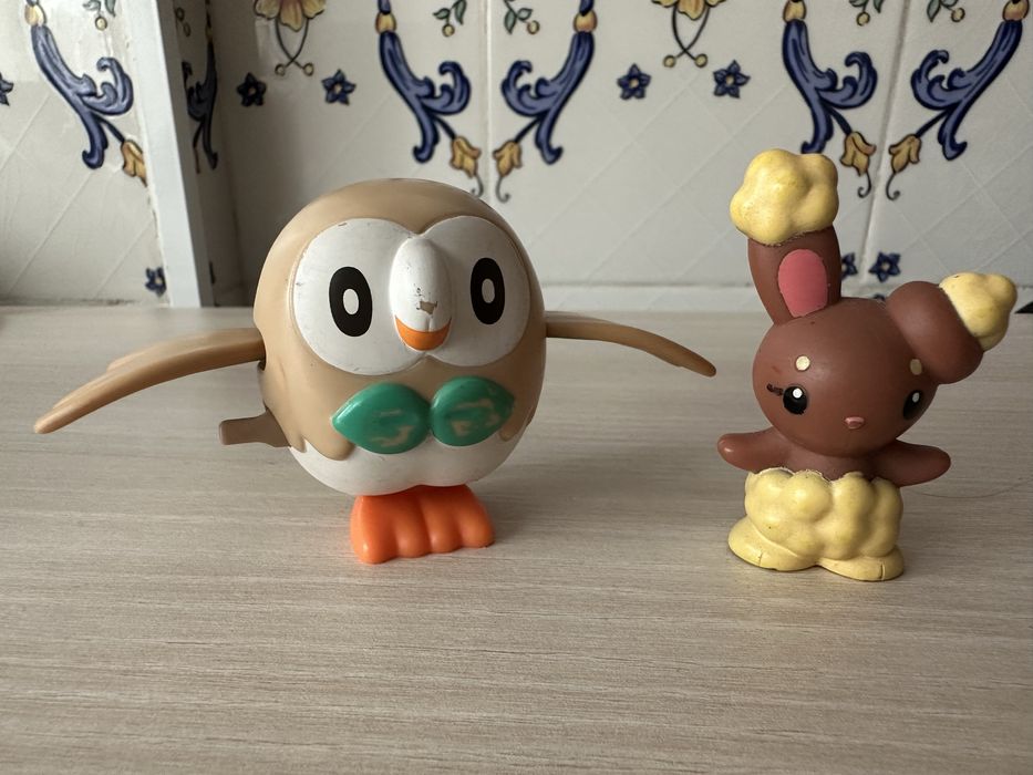 Desenhos animados Pokemon bonecos panda pokebolas revistas