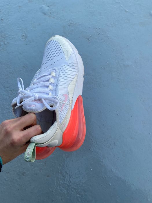 Imperdível: Air Max 270 Brancas, rosa…