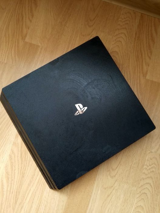 Sprzedam ps4 pro 1tb