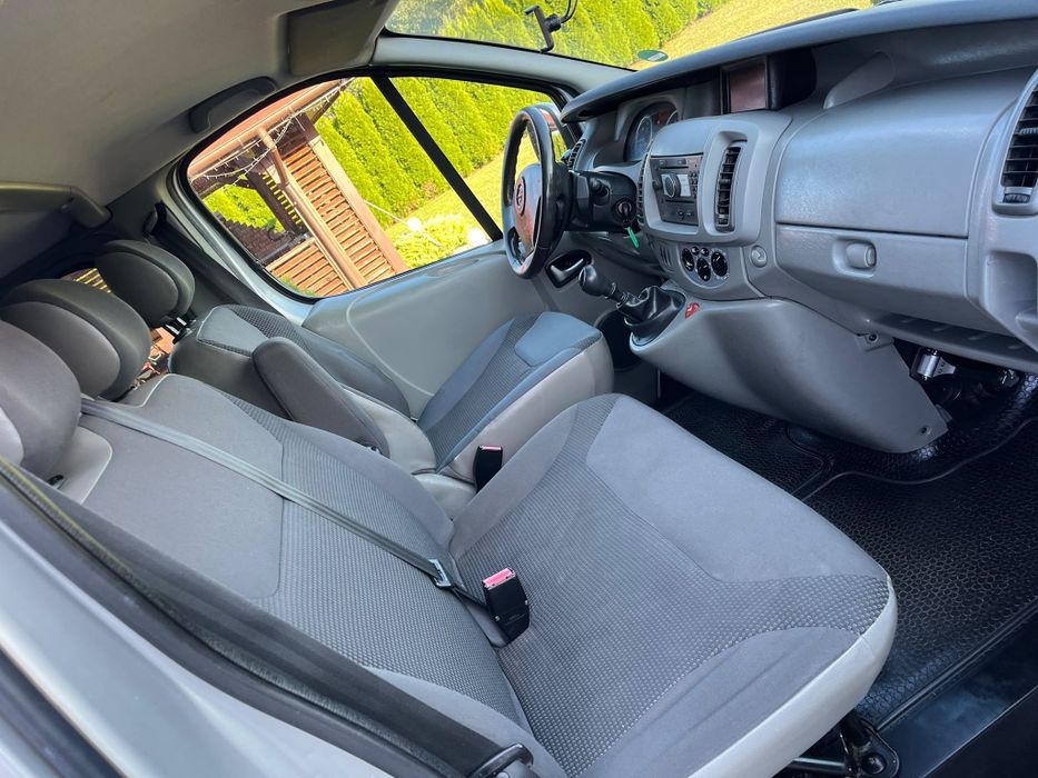 Opel Vivaro Long 2.0 DCI 114 KM Holenderka-6-osób,Klima Tempomat Alufelgi 18-Cali-Borbet 2010r stan bdb Zarejestrowany.