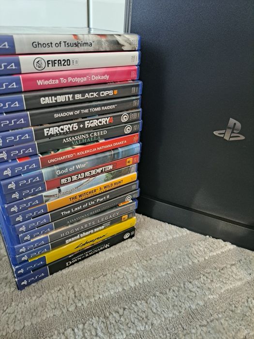 Ps4 pro + 2 pady + podkładka (gry dodatkowo)