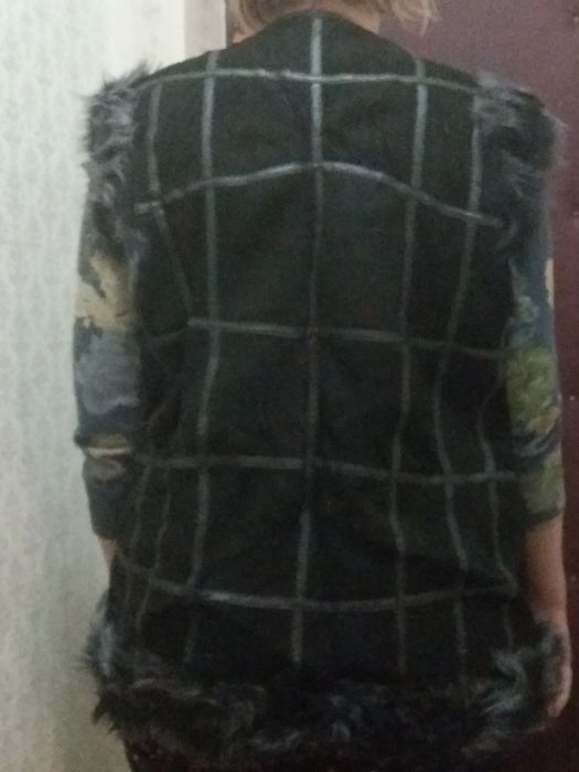 Продам натуральная безрукавка.Торг.