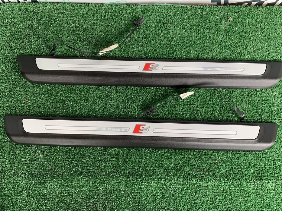 Audi Q3 83A 2019+ накладка порога S-line молдинг салону лівий правий